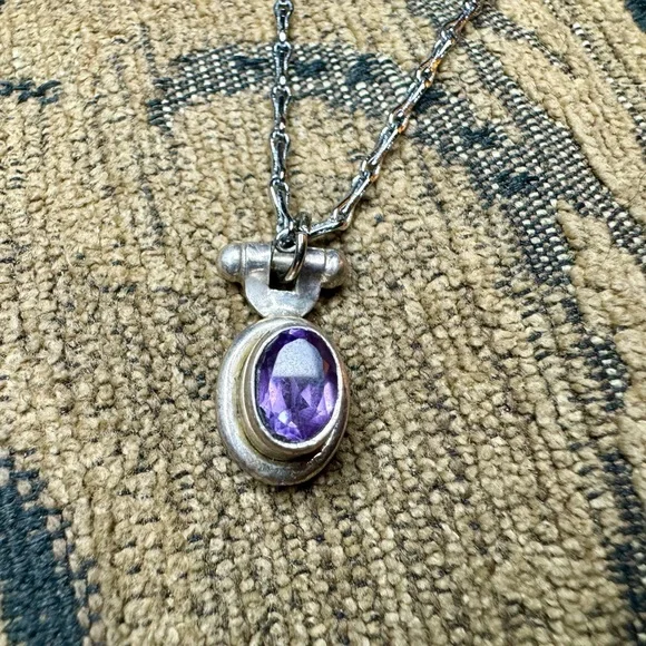 Amethyst and silver pendant with chain. - Picture 3 of 6